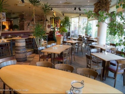 照片: Biergarten im Neufferpark